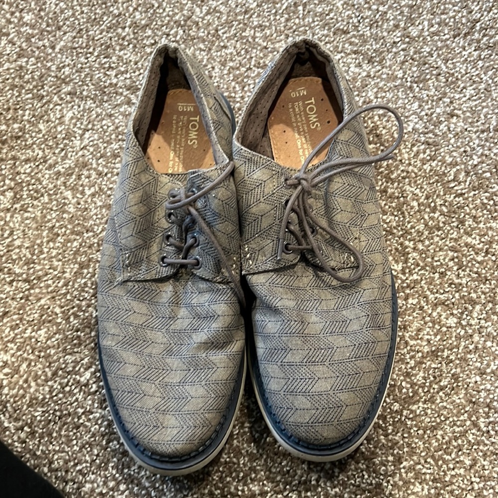 Mens TOMS shoes size 10